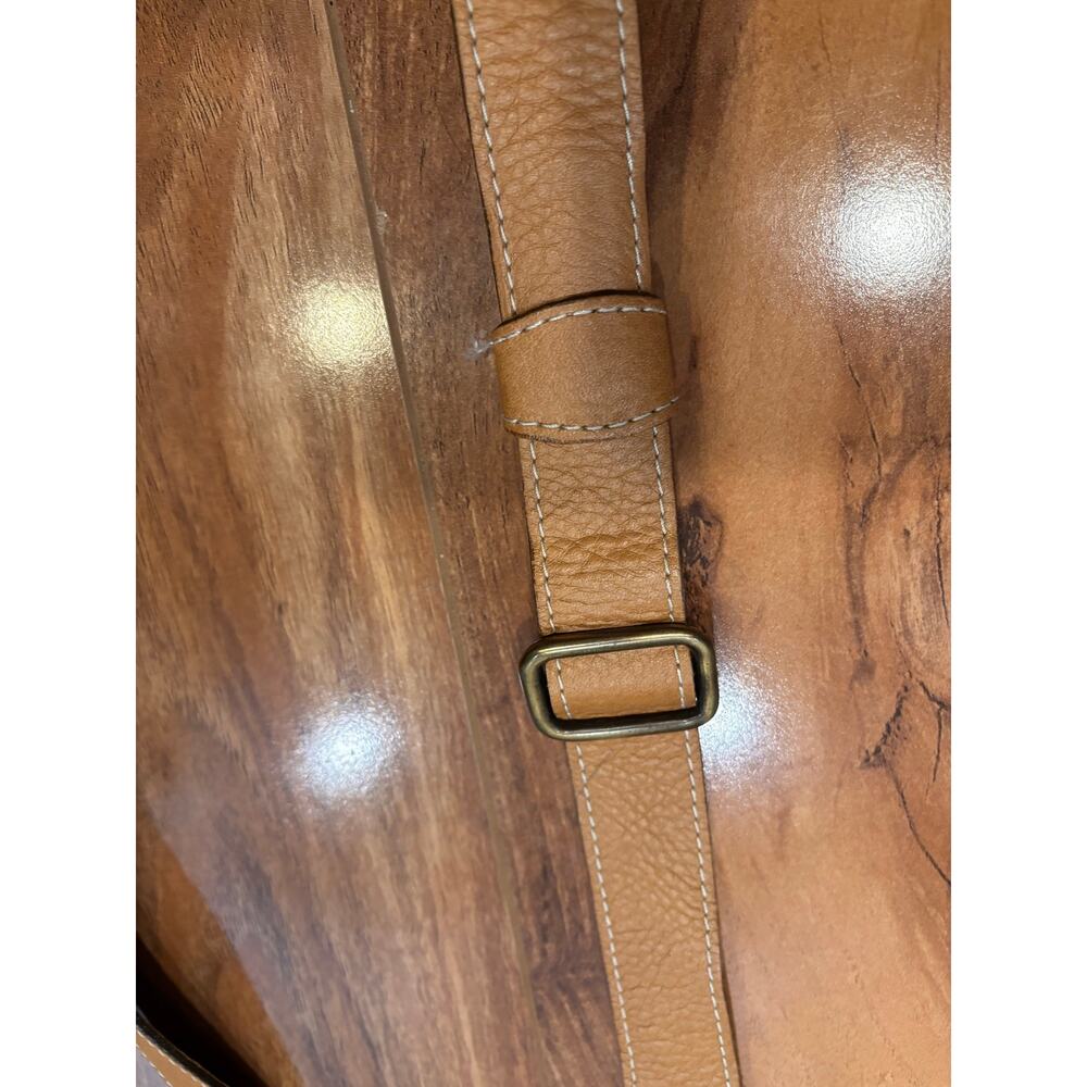 Avorio Italy tan leather crossbody bag purse. Adjustable straps multiple pockets - Picture 7 of 9